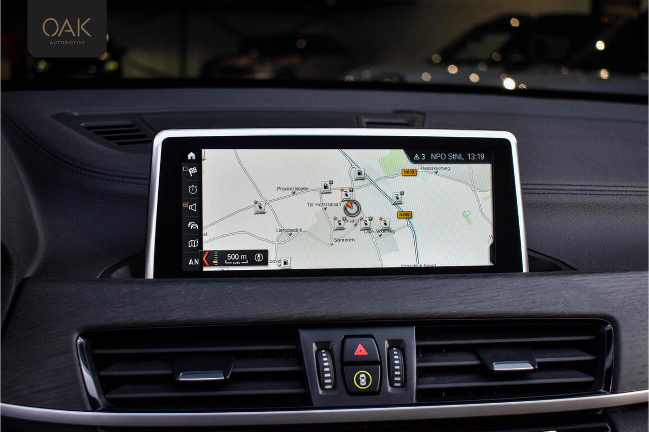 BMW X1 xDrive25e | M-Sport | Navigatie | Panorama | Leder | Camera | Trekhaak | 19"LM | Alpinweiss