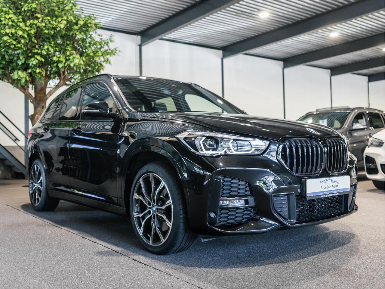 BMW X1 xDrive25e High Executive M-Sport | Panorama | Trekhaak | 19" | Camera |