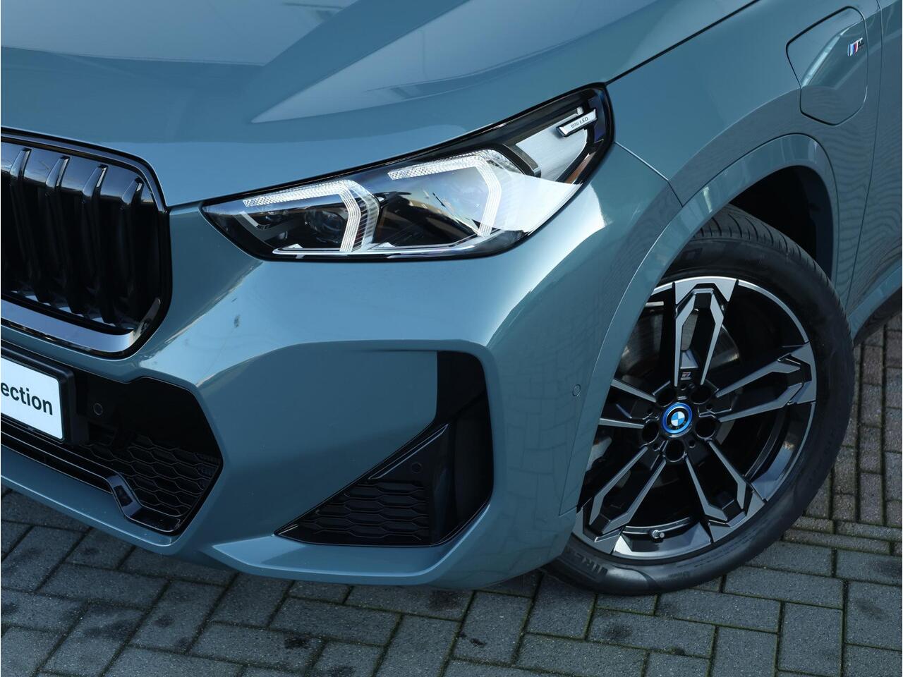 BMW X1 xDrive30e M Sportpakket/ Verwarmd Stuurwiel/ Trekhaak/ Achteruitrijcamera/ Panoramadak/ Driving Assistant Plus/ Stoelverwarming