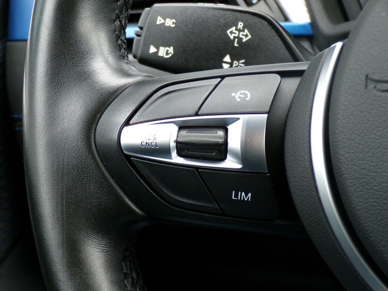 BMW X1 sDrive20i M-Sport, Apple Carplay / Trekhaak / Full LED / HiFi audio / Head up Display / Parkeersensoren