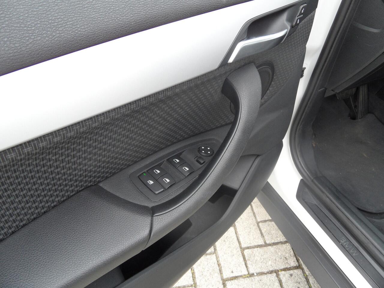 BMW X1 sDrive18i Executive Automaat