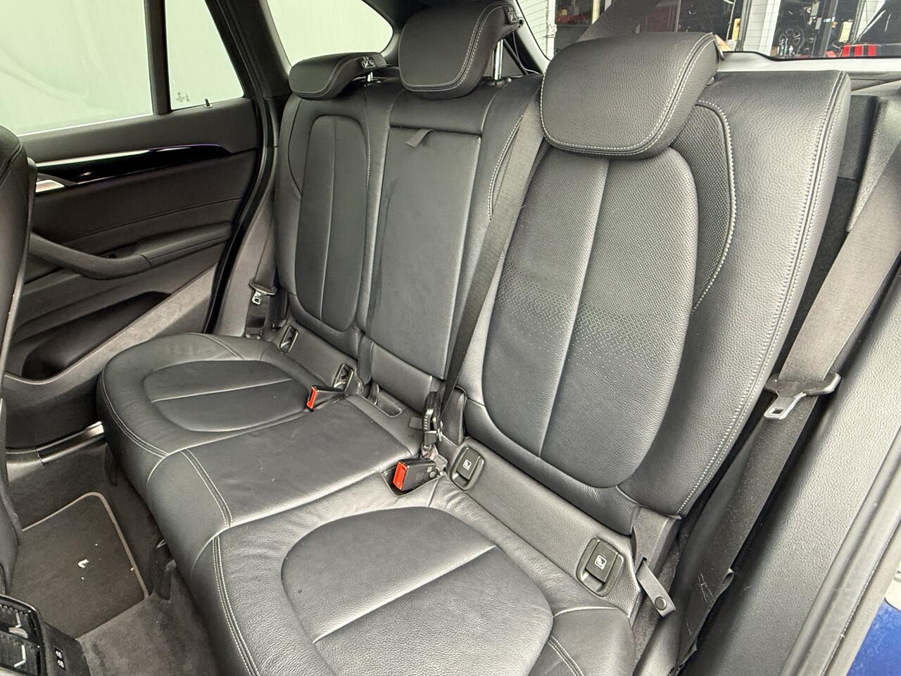 BMW X1 BWJ 2020 sDrive20i 192 PK VDL Nedcar Edition AUTOMAAT / STOELVER. | FULL LED | LEER | CAMERA | ELEKTR. ACHTERKLEP | NAVI | CLIMA | CRUISE | LMV | PDC