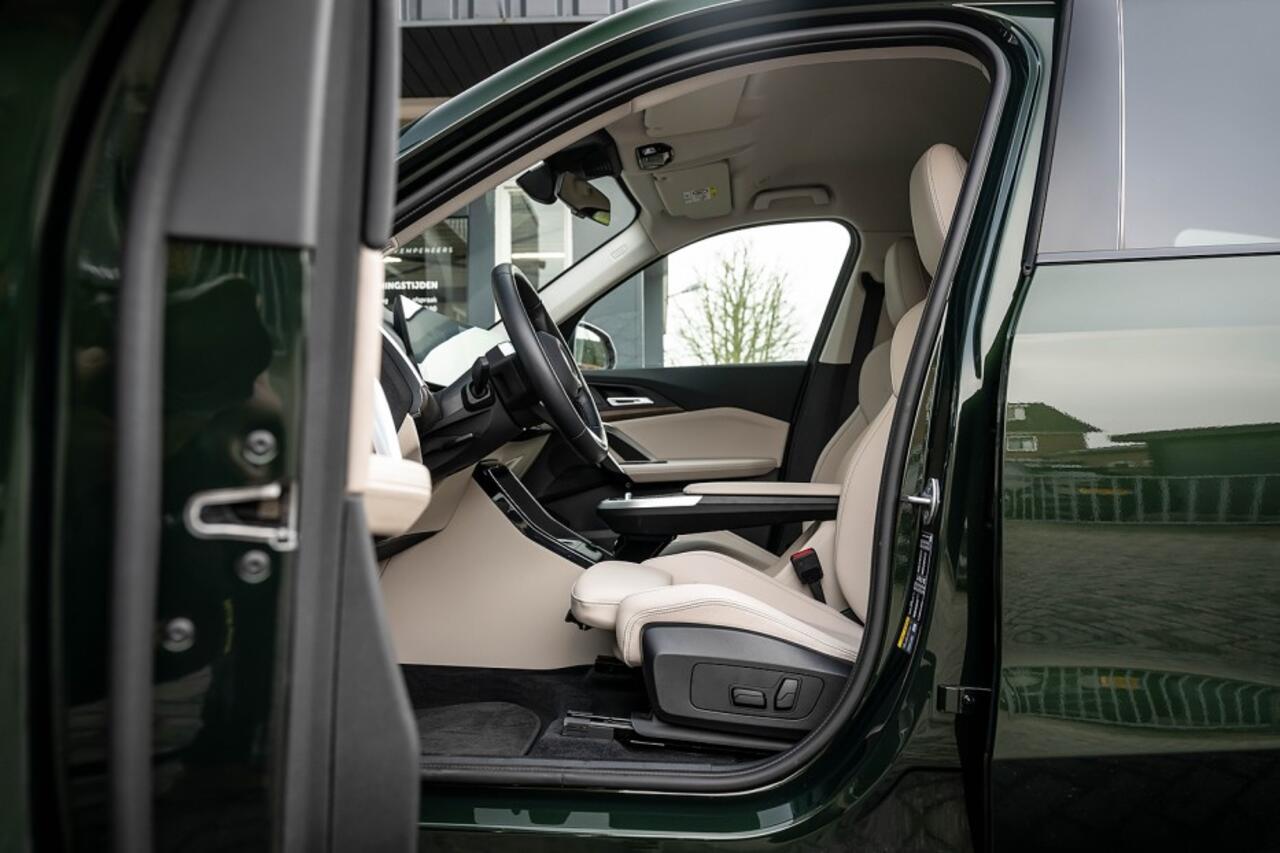 BMW X1 25e xDrive | Head-Up | 360° | Trekhaak | Keyless | Memory | Leder | Sanremo Grün |