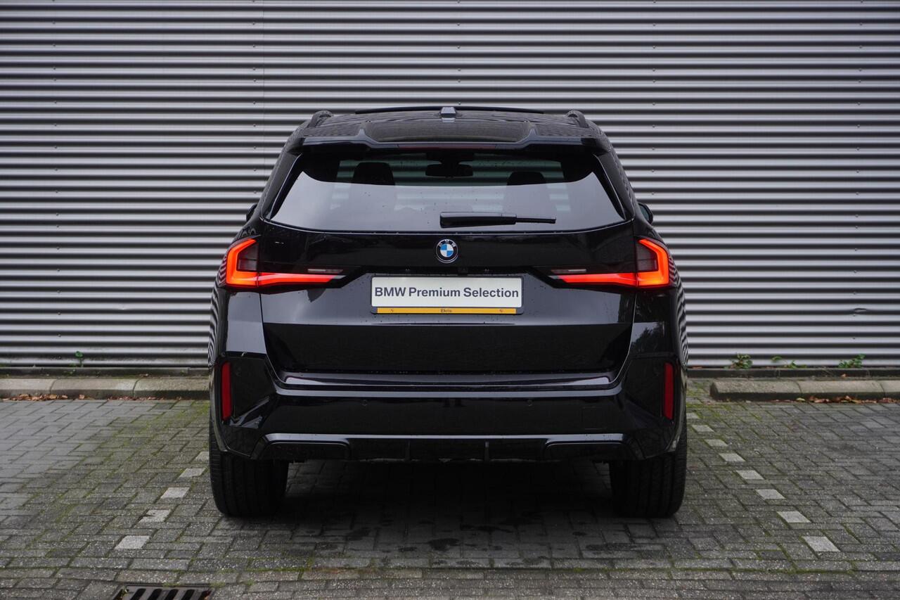 BMW X1 xDrive23i M Sportpakket Pro | schuif/ Kantel Dak | Trekhaak | Parking Assistant Plus | Driving Assistant Plus | Harman Kardon