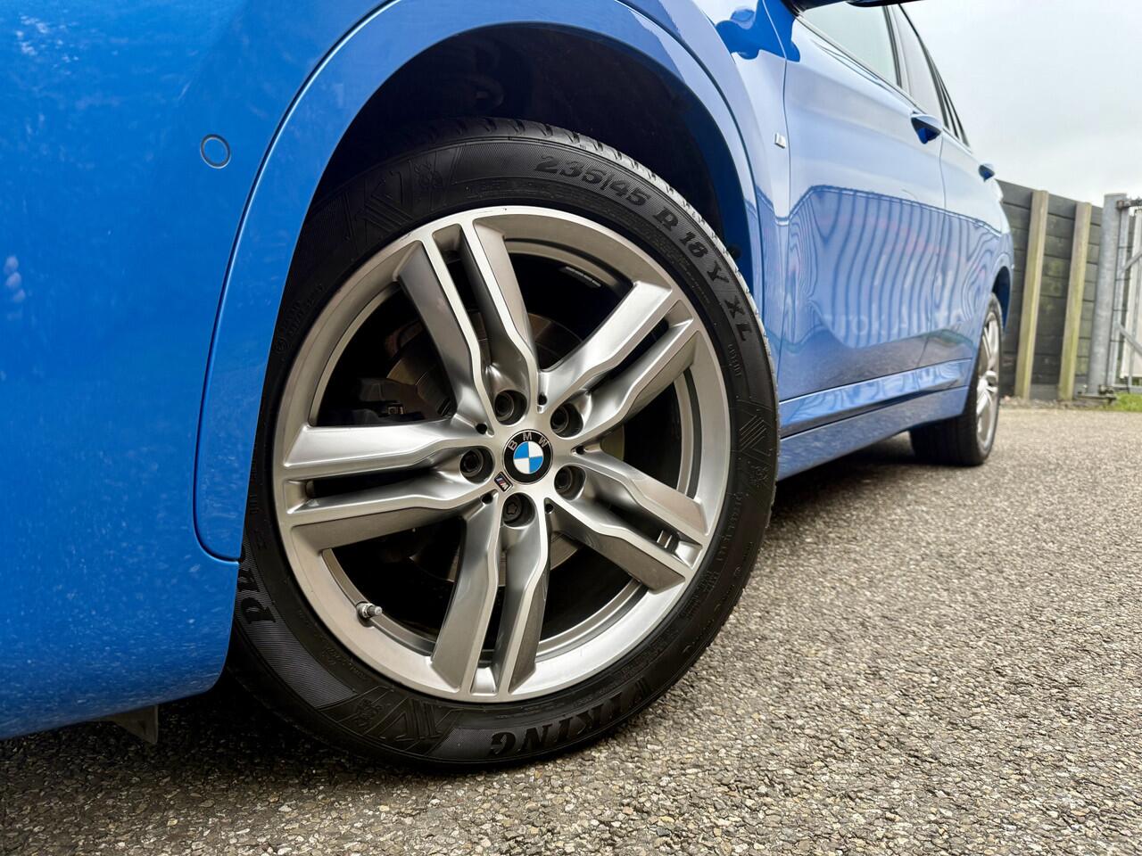 BMW X1 sDrive18i High Executive M-sport, vol leder, head up disp.