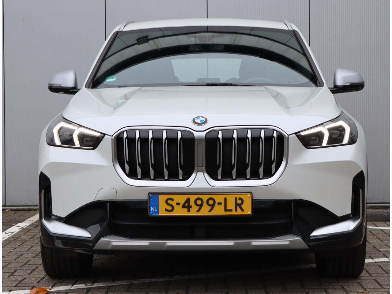 BMW X1 sDrive18i | Leder | Trekhaak | Parkeercamera | Keyless | Org. NL