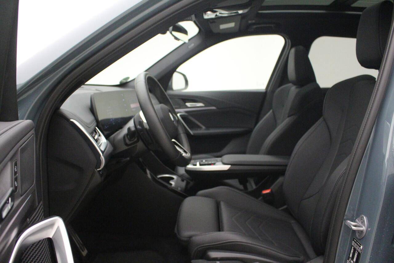 BMW X1 xDrive25e | M-Sport | Panorama | Trekhaak | Voorbereiding Driving Assistant Plus | Privacy Glass | Stoelverwarming