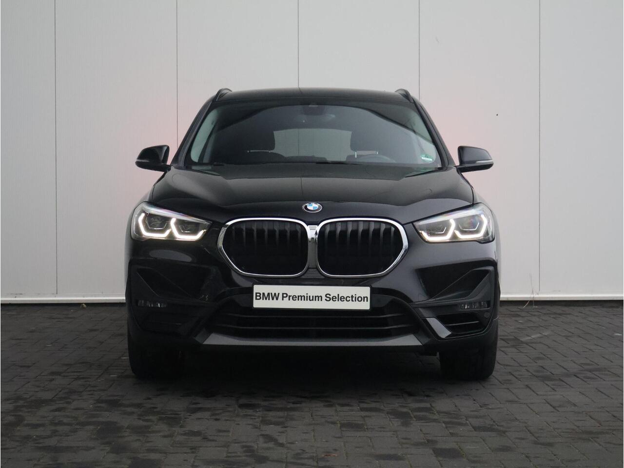 BMW X1 sDrive20i High Executive Achteruitrijcamera/ Stoelverwarming/ Sportstoelen/ Cruise Control/ Elektrische Achterklep