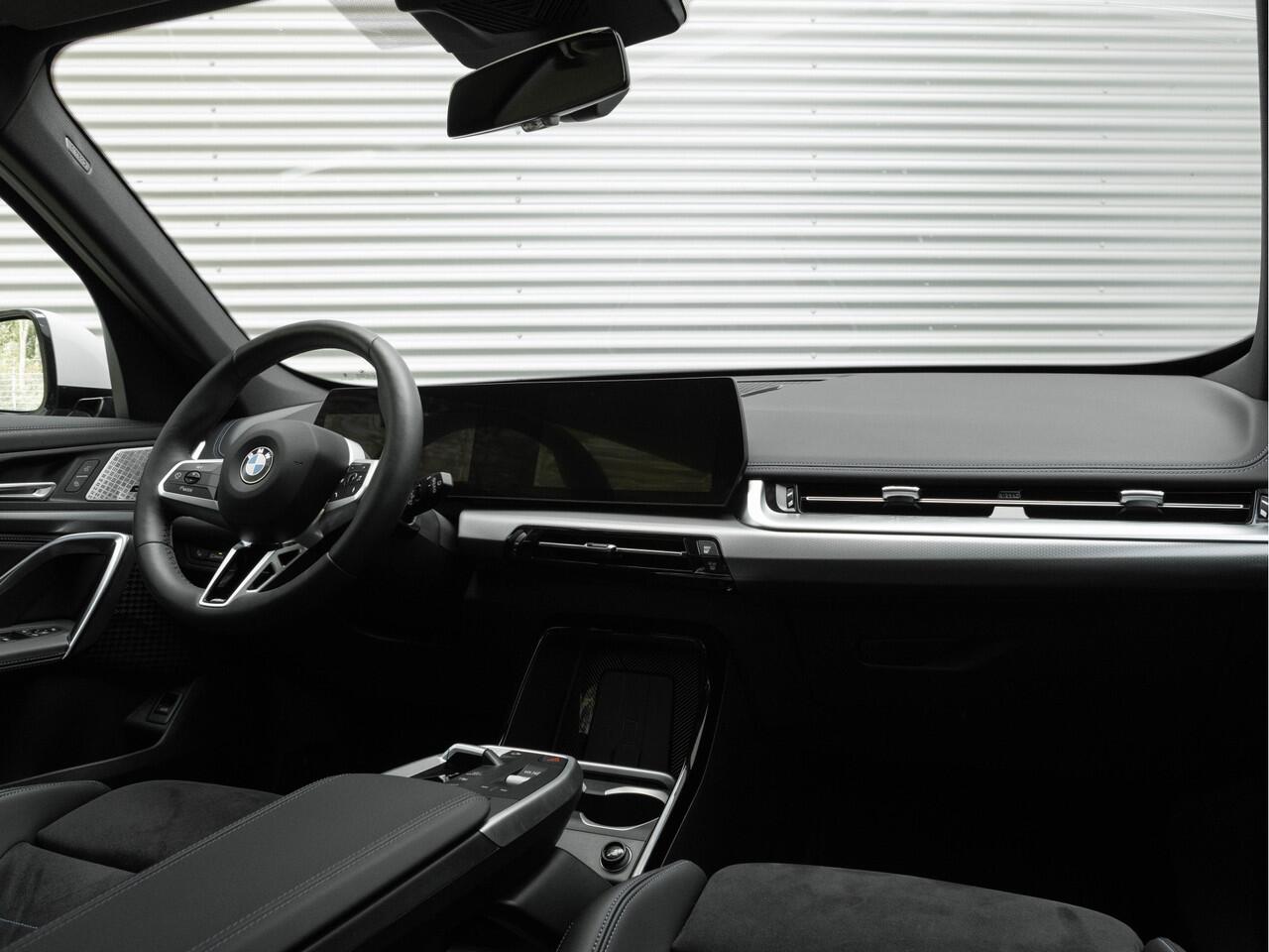 BMW X1 sDrive18i M-Sport Pro - Pano - Trekhaak - Driving Ass Plus - Harman Kardon