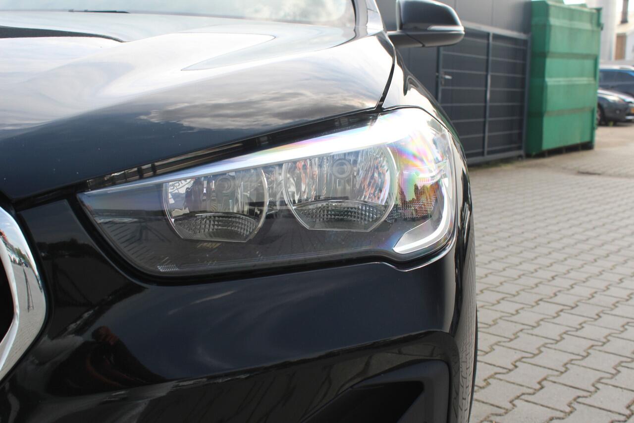 BMW X1 xDrive25e Executive | Incl. 12 maanden garantie | Cruise control | Voorstoelen verwarmd | Climate control | Parkeersensoren voor/achter | DAB | Lichtmetalen velgen | Airco | Bluetooth | Navigatie | Achteruitrijcamera