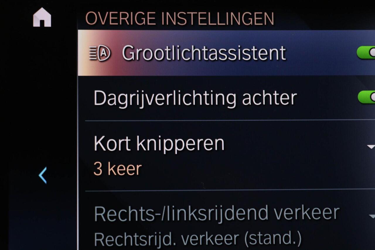 BMW X1 sDrive18i M-Sport | PANORAMADAK | HEAD UP | 360 CAMERA | TREKHAAK | PREMIUM / INNOVATION / TRAVEL | 20"