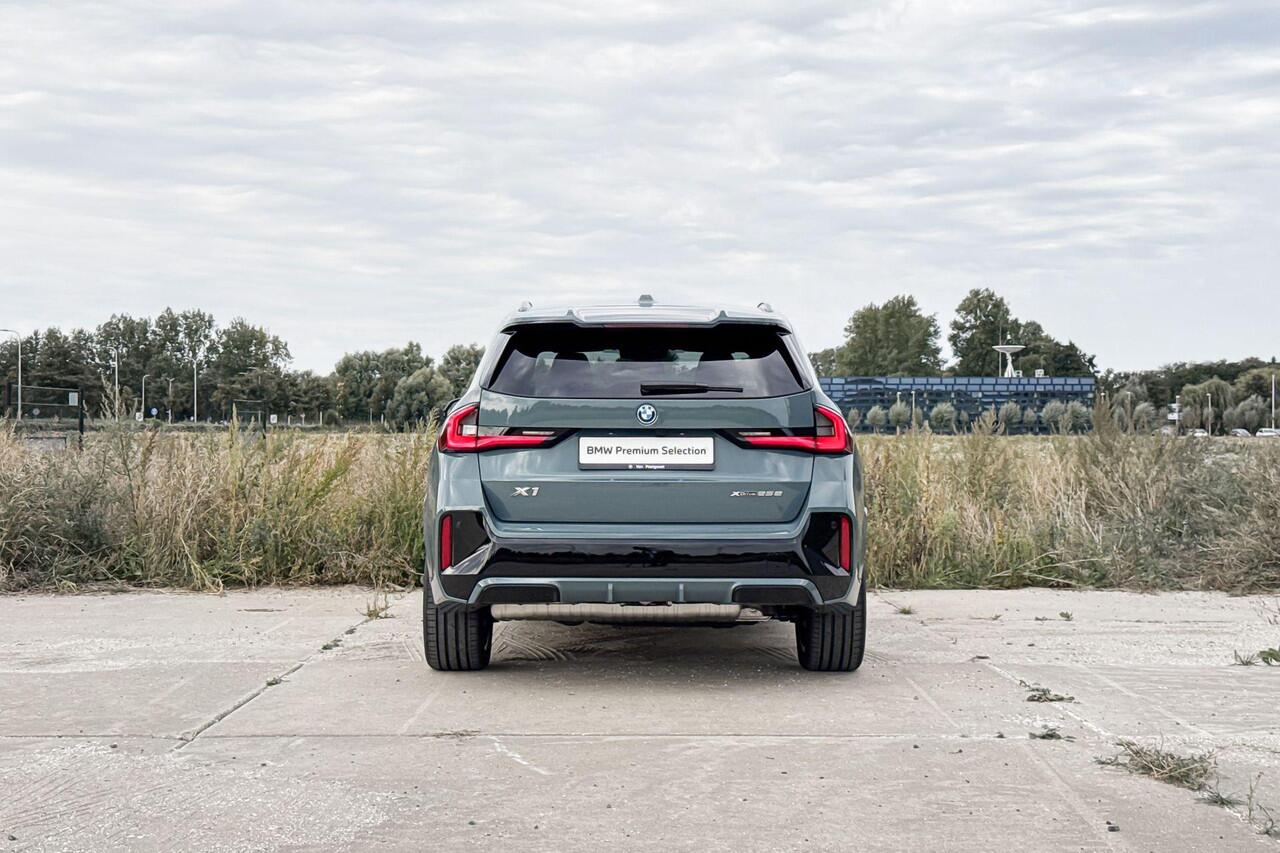 BMW X1 xDrive25e | M Sport | Glazen Panoramadak | Stoelverwarming | Head-up Display |