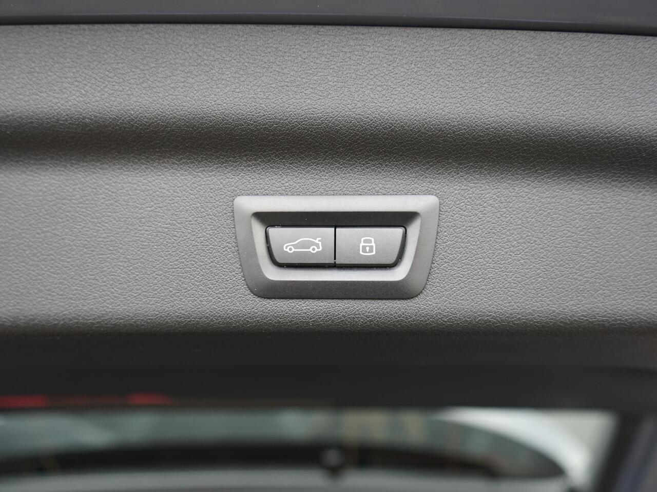 BMW X1 xDrive25e Dealeronderh. / 1ste eig. / M-Sport / Driving Assistent Plus / Active Guard / Stoelverwarming / Adaptief Onderstel