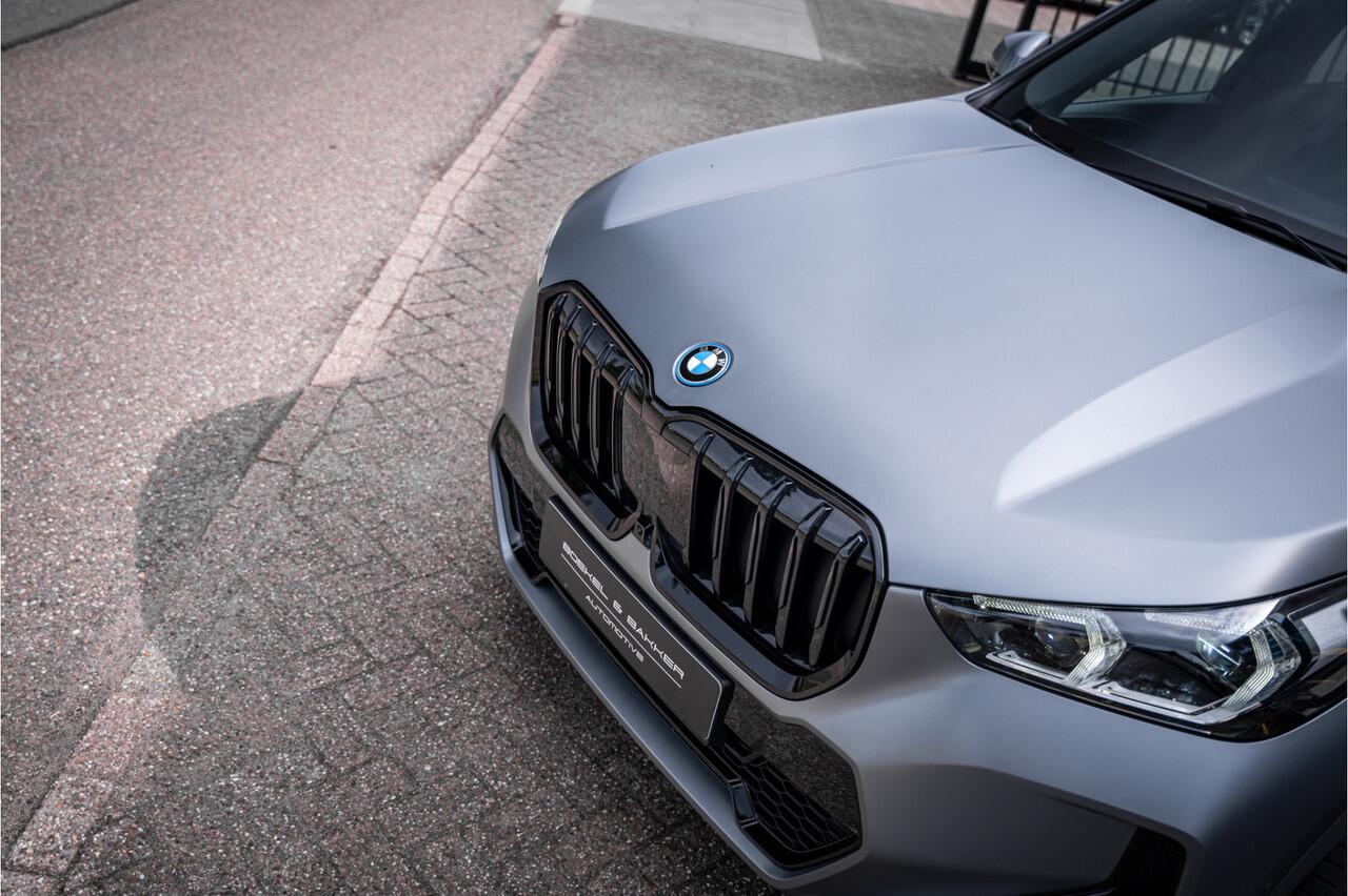 BMW X1 xDrive30e ** Panodak ** Innovation ** Driving Assistant NP 74K ** 1.800kg trekgewicht! Tot 98km elektrisch bereik