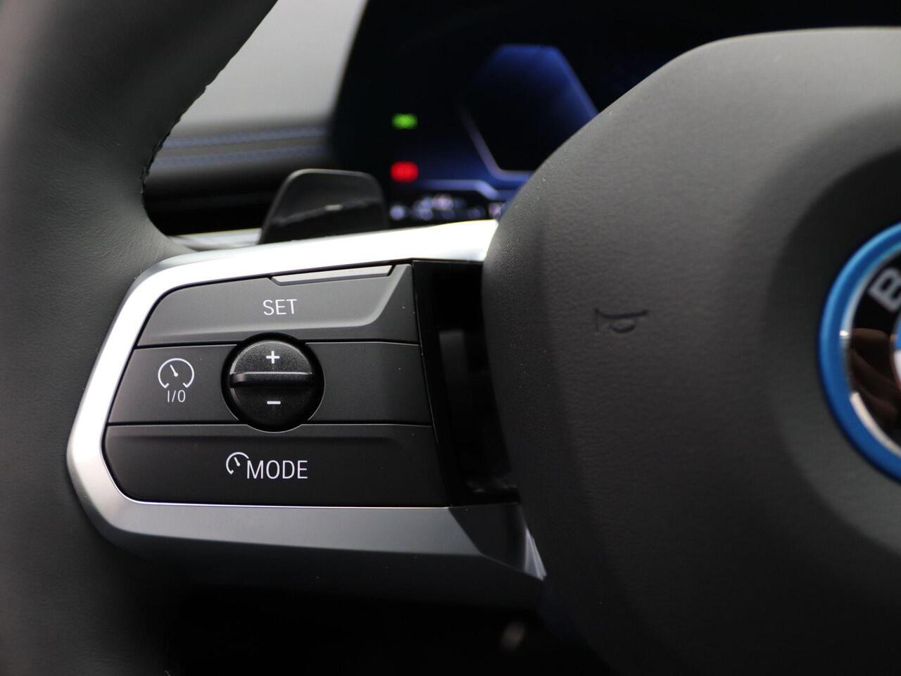 BMW X1 xDrive30e M Sportpakket | Premium Pack | Adaptief M Onderstel | Comfort Access | Trekhaak | Driving Assistant Plus | 18''