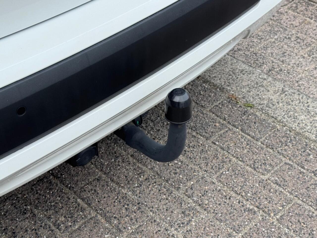 BMW X1 S-DRIVE 1.8 AUT. TREKHAAK LED NAVIGATIE AIRCO LMV PDC