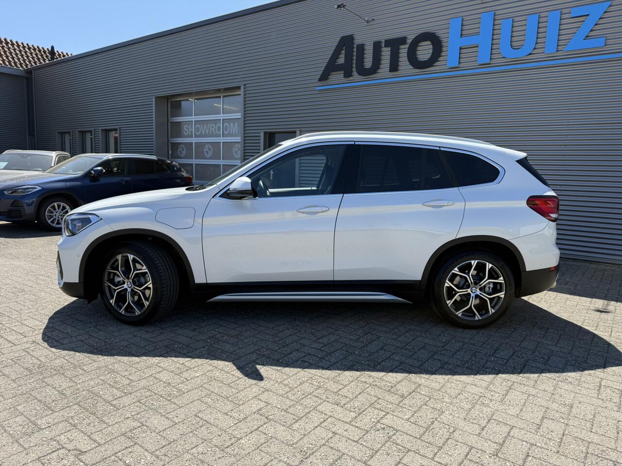 BMW X1 xDrive25e xLine Panoramadak Stuurverwarming Head-Up Display Achteruitrijcamera ACC