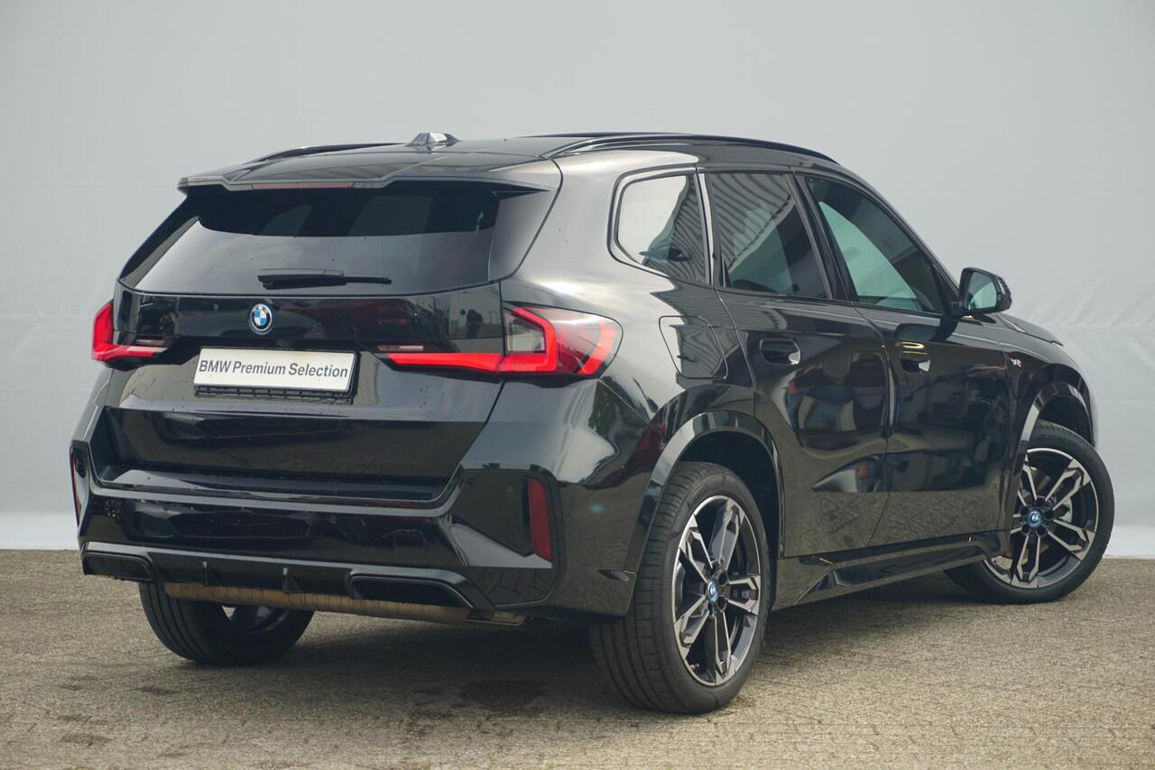 BMW X1 xDrive30e M Sportpakket 19'' / Panoramadak / Elektrisch verstelbare stoelen / Harman Kardon