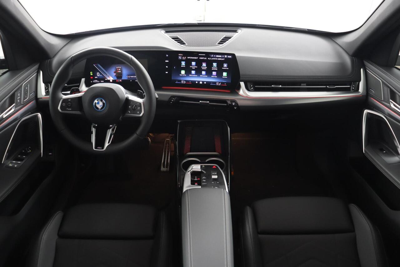 BMW X1 xDrive25e | M-Sportpakket Pro | Glazen Panoramadak | Trekhaak Elektrisch | Leder | Camera | Elektrische stoelen | Harman Kardon | Comfort Access
