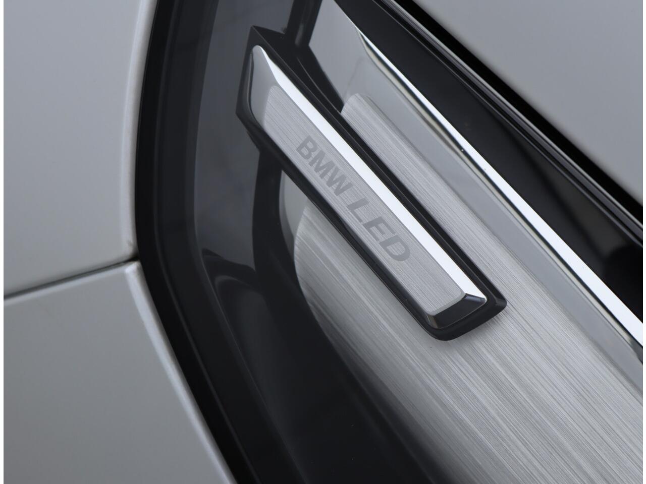 BMW X1 sDrive18i | Leder | Trekhaak | Parkeercamera | Keyless | Org. NL