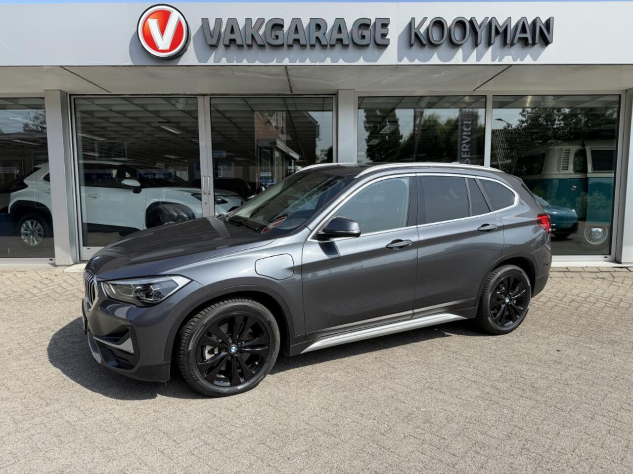 BMW X1 X1 xDrive25e plugin xLine | 220PK | Vleder | Pano | Camera
