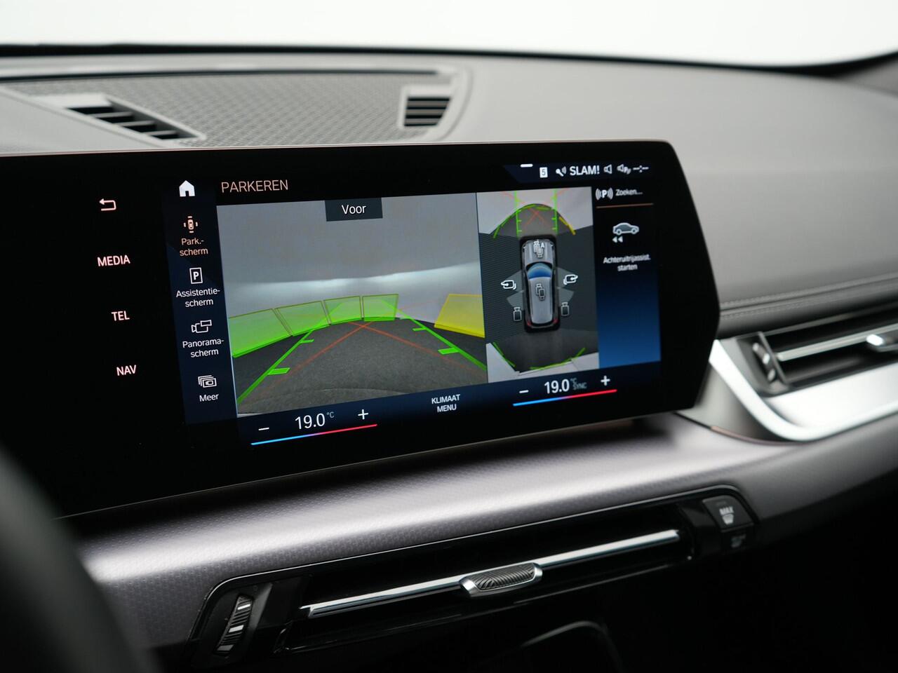 BMW X1 xDrive30e M-Sport Plug In Hybrid 326pk Dealer O.H PHEV | Adaptive Cruise | 360 Camera | Head Up | Adaptive Onderstel | Lederen Sportstoelen Massage & Memory | Harman Kardon | Widescreen Navi | Keyless | Sfeerverlichting |