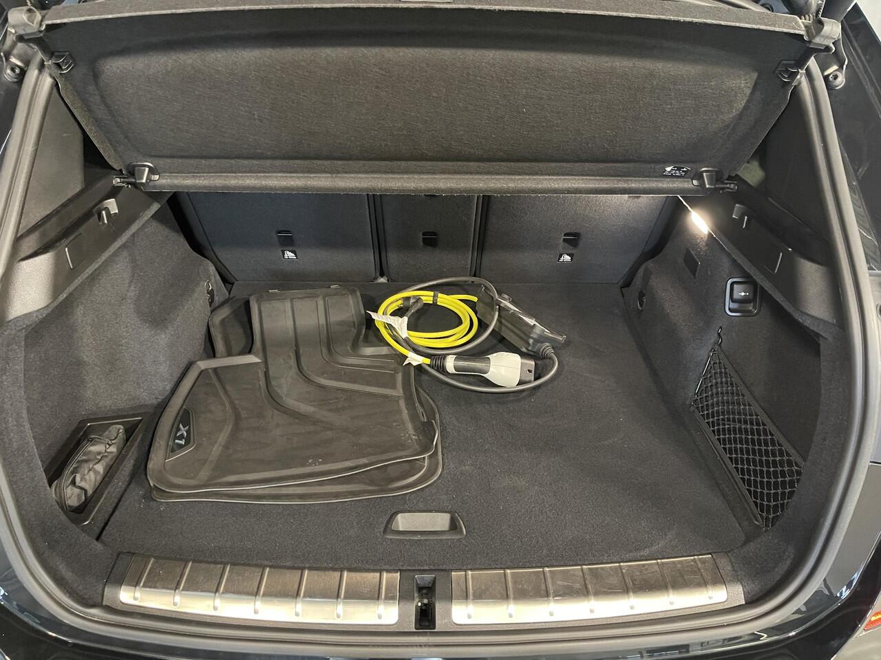 BMW X1 xDrive25e High Executive M Sport 18''/Leder/Trekhaak/Stoelverwarming/Sportstoelen/Elektrische Klep/LED/DAB/Navigatie/PDC