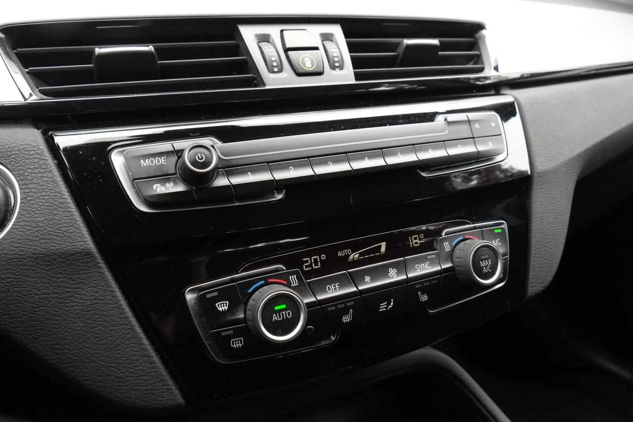 BMW X1 xDrive25e Executive Achteruitrijcamera, Head-up display