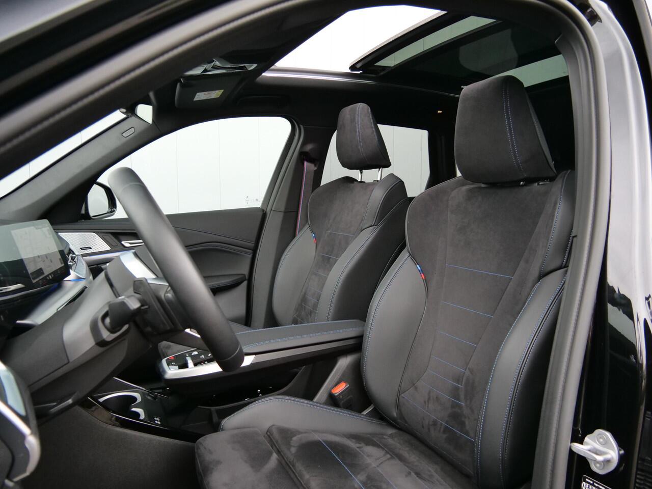 BMW X1 xDrive25e M Sport pakket Pro 245 Pk Automaat Schuifdak / Winterpakket / Harman Kardon