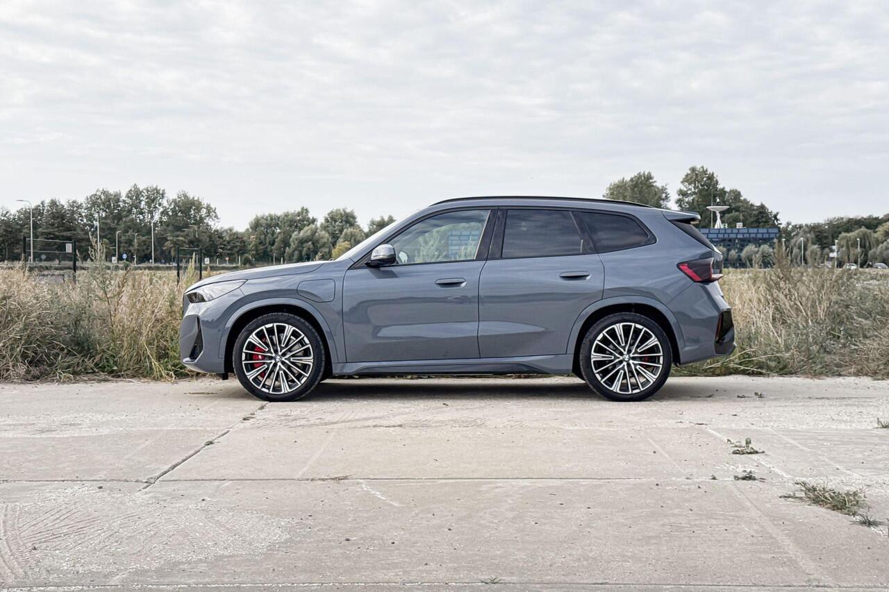 BMW X1 xDrive30e | M Sport | Glazen Panoramadak | Stoelverwarming | Trekhaak |