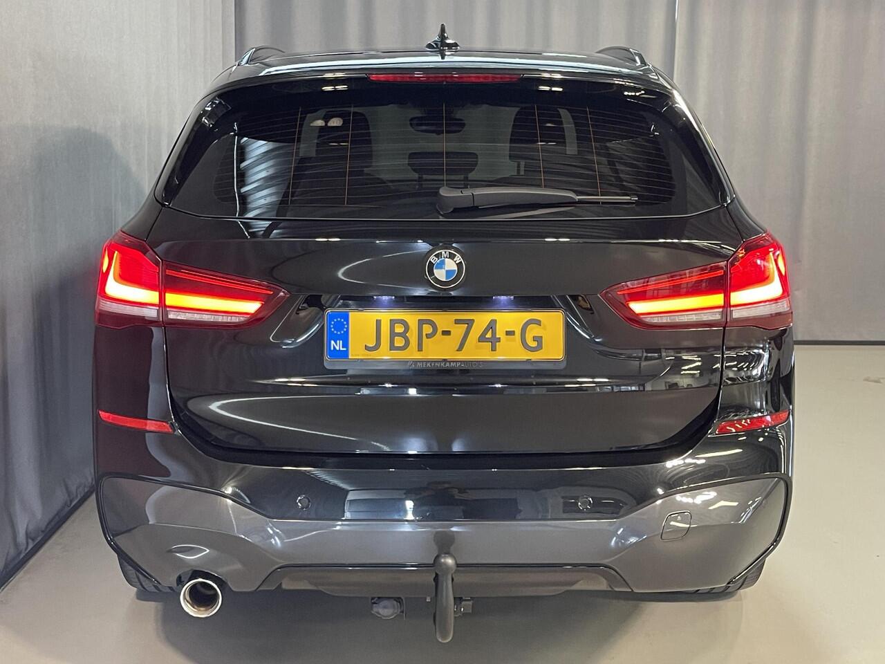 BMW X1 xDrive25e High Executive M Sport 18''/Leder/Trekhaak/Stoelverwarming/Sportstoelen/Elektrische Klep/LED/DAB/Navigatie/PDC
