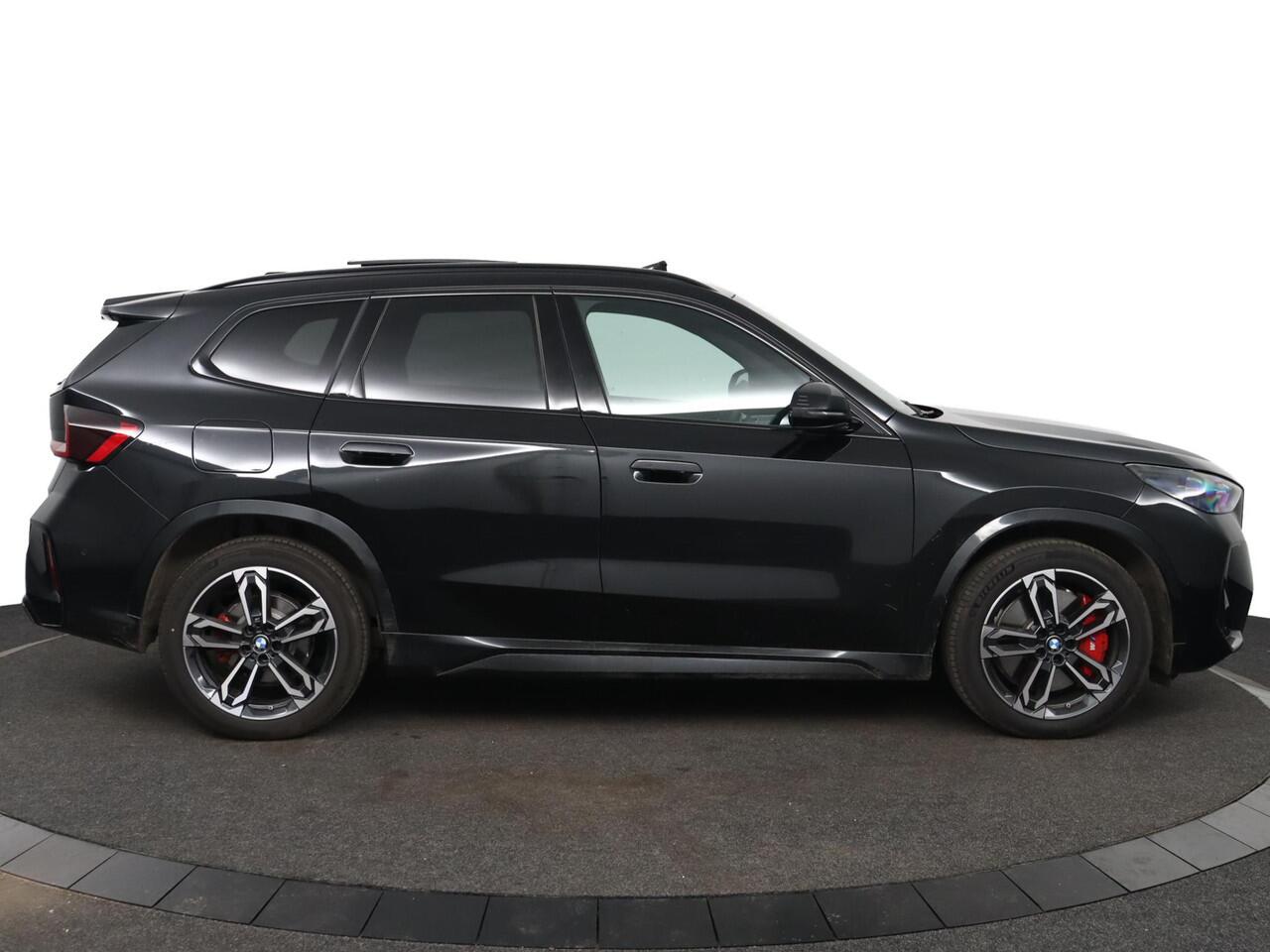 BMW X1 xDrive25e | M-Sportpakket Pro | Glazen Panoramadak | Trekhaak Elektrisch | Leder | Camera | Elektrische stoelen | Harman Kardon | Comfort Access