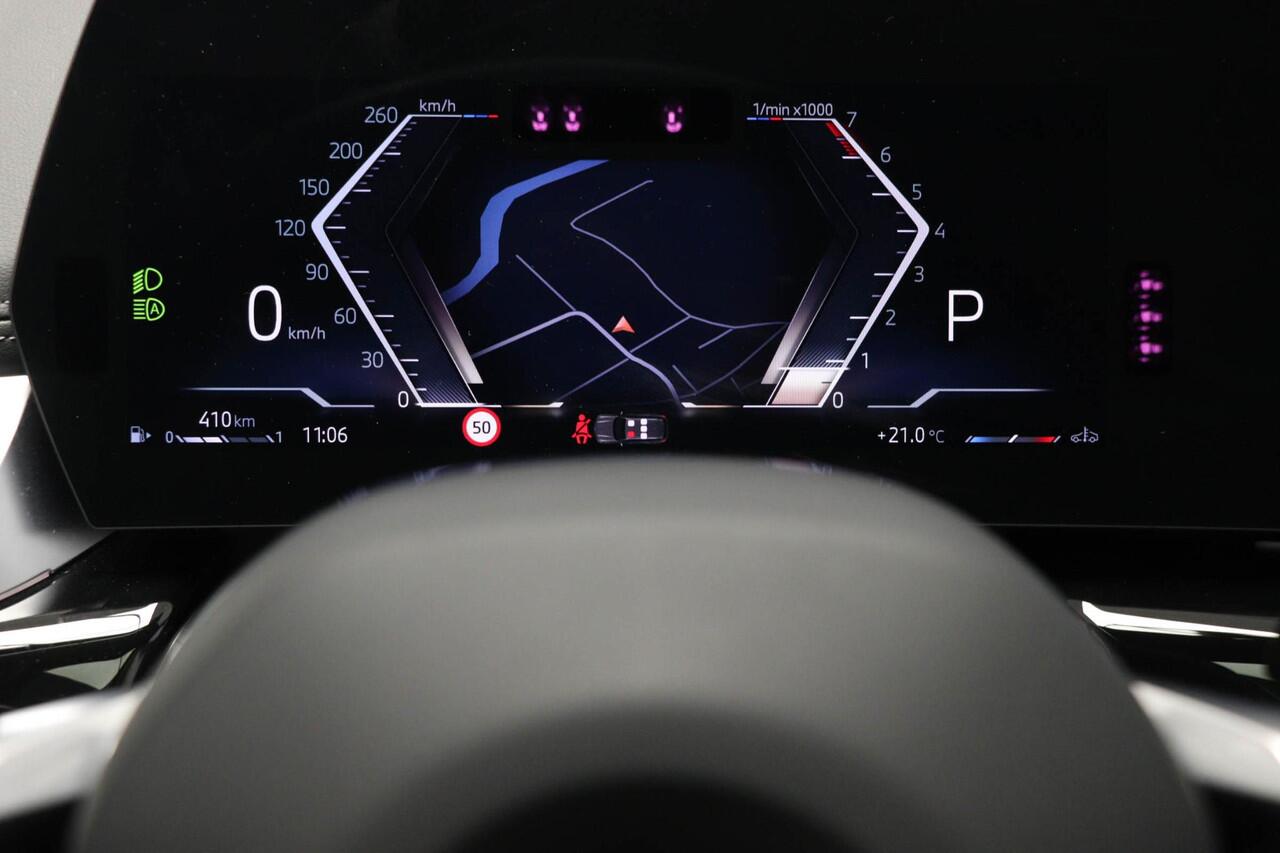 BMW X1 sDrive18i M-Sport | PANORAMADAK | HEAD UP | 360 CAMERA | TREKHAAK | PREMIUM / INNOVATION / TRAVEL | 20"