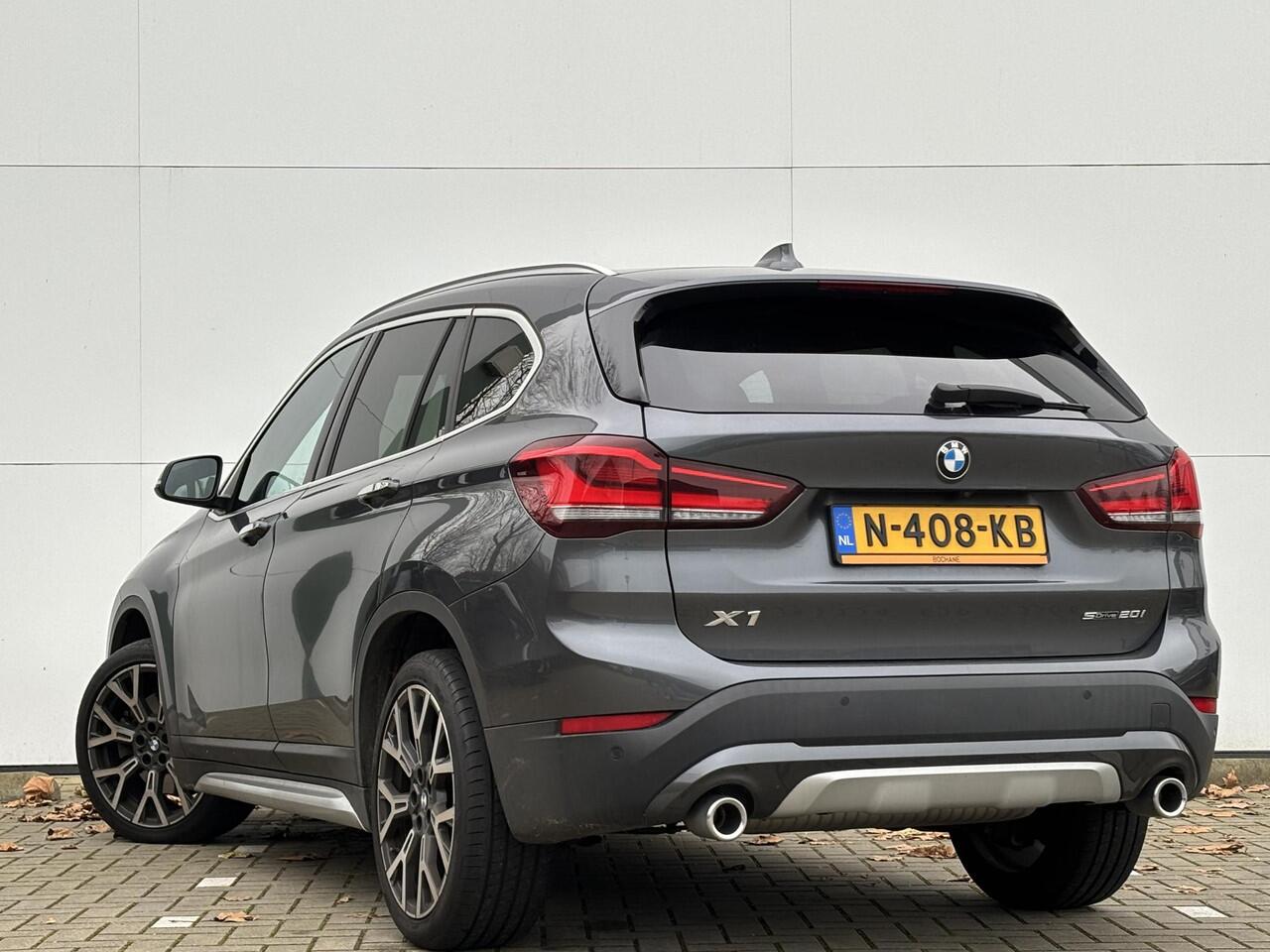 BMW X1 sDrive20i Business Edition Plus | Panoramadak | Sportstoelen | Vol leder | 1e Eig |