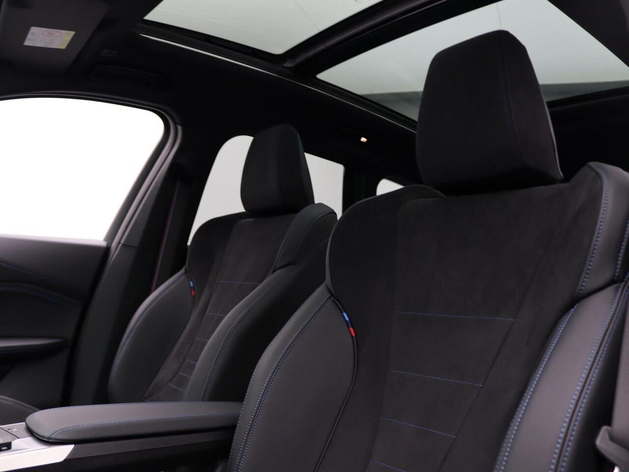 BMW X1 xDrive25e M Sportpakket Pro | Premium Pack | Stuurwielrand Verwarmd | Comfort Access | Trekhaak | Panoramadak | Driving Assistant | Parking Assistant | Harman Kardon | 19''