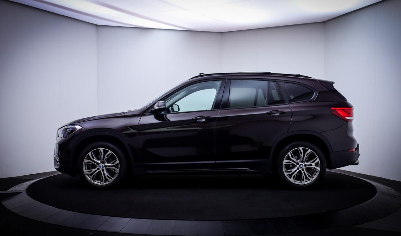 BMW X1 18iA SPORT LINE Edition PANO | FULL LED | NAVI | DAB | STOELVERW | AFN TREKHAAK | PDC V+A | LMV