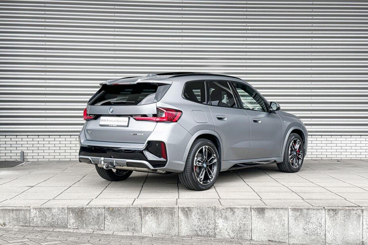 BMW X1 xDrive25e M Sportpakket Pro / Innovation Pack / Comfort Pack / Travel Pack / Panoramadak / Trekhaak