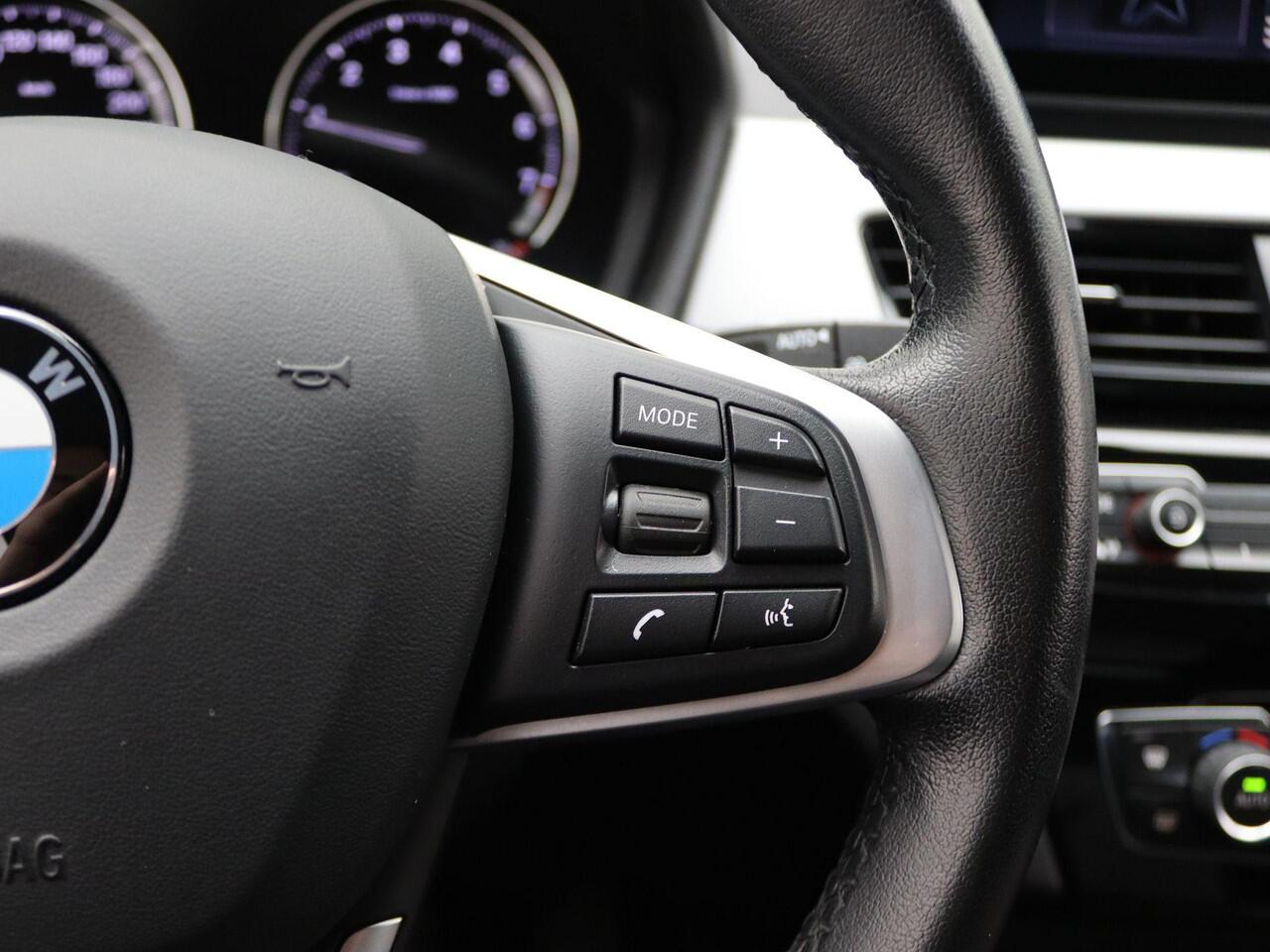 BMW X1 sDrive18i Achteruitrijcamera | Head-up Display | Afneembare Trekhaak | Navigatie Prof. | LM 17''