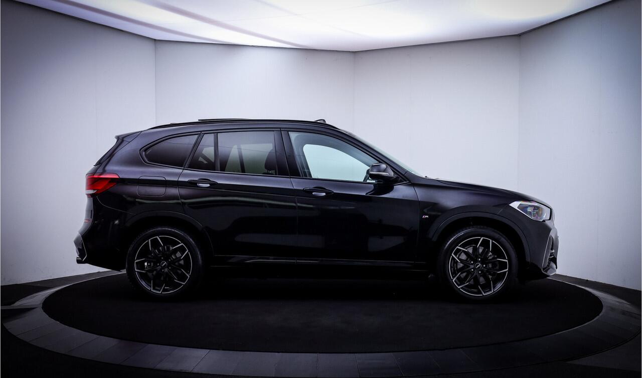 BMW X1 20iA Xdr.M-SPORT High Executive PANO | HEAD UP | LEDER | FULL LED | STOELVERW | DAB | NAVI | CRUISE | LMV