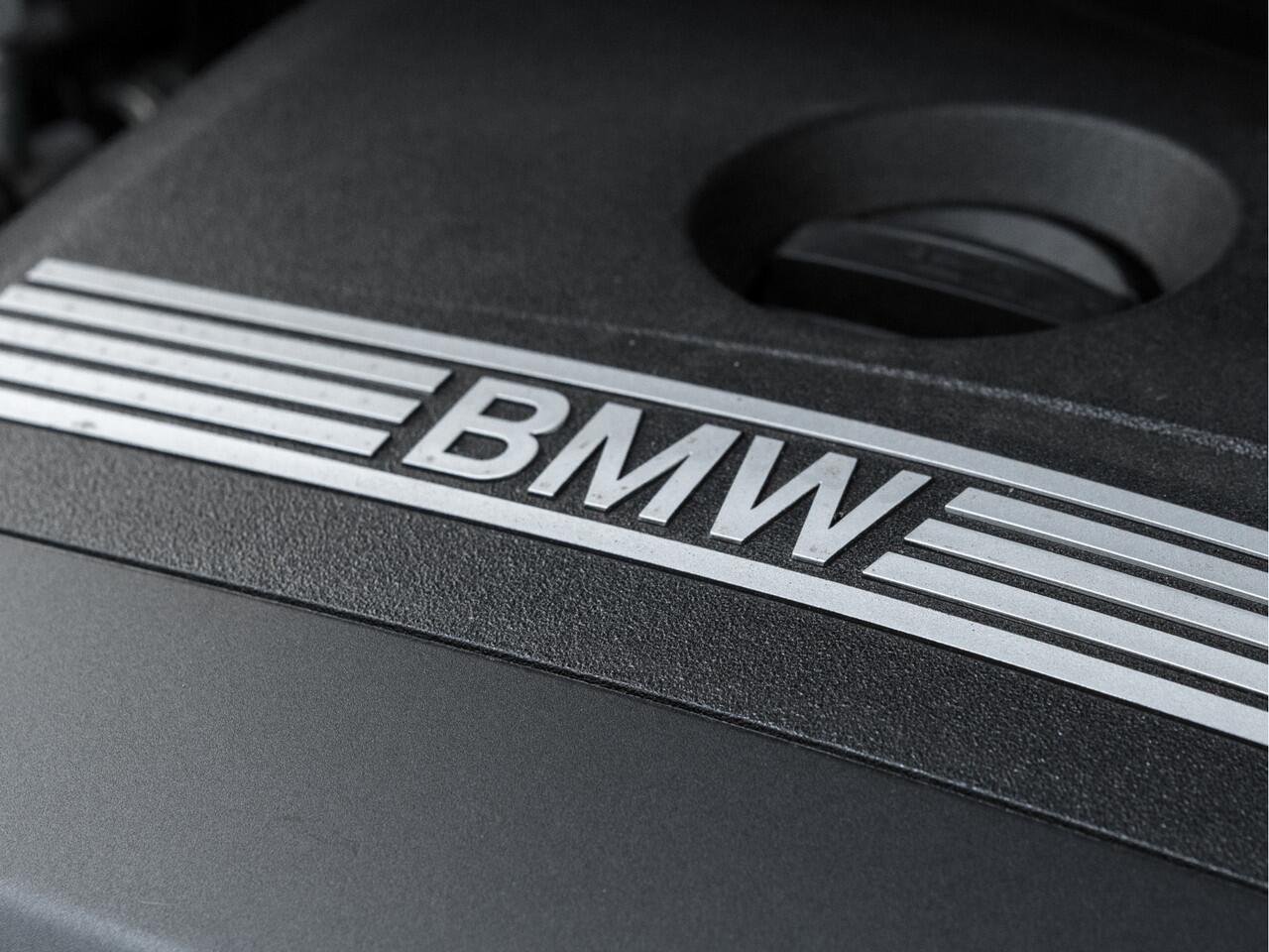 BMW X1 xDrive30e M-Sport Pro - M-Zetels - Full-Option - NP76.000