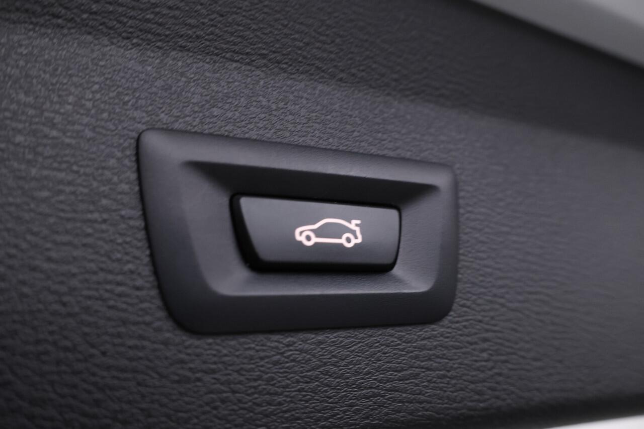 BMW X1 sDrive18d High Executive Automaat, Panorama dak, Navigatie