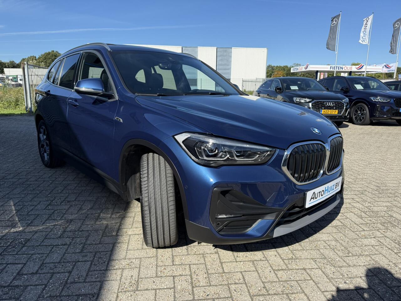 BMW X1 xDrive 25e Advantage Panoramadak Trekhaak LED Achteruitrijcamera Navi Pro HiFi-speakersysteem DAB