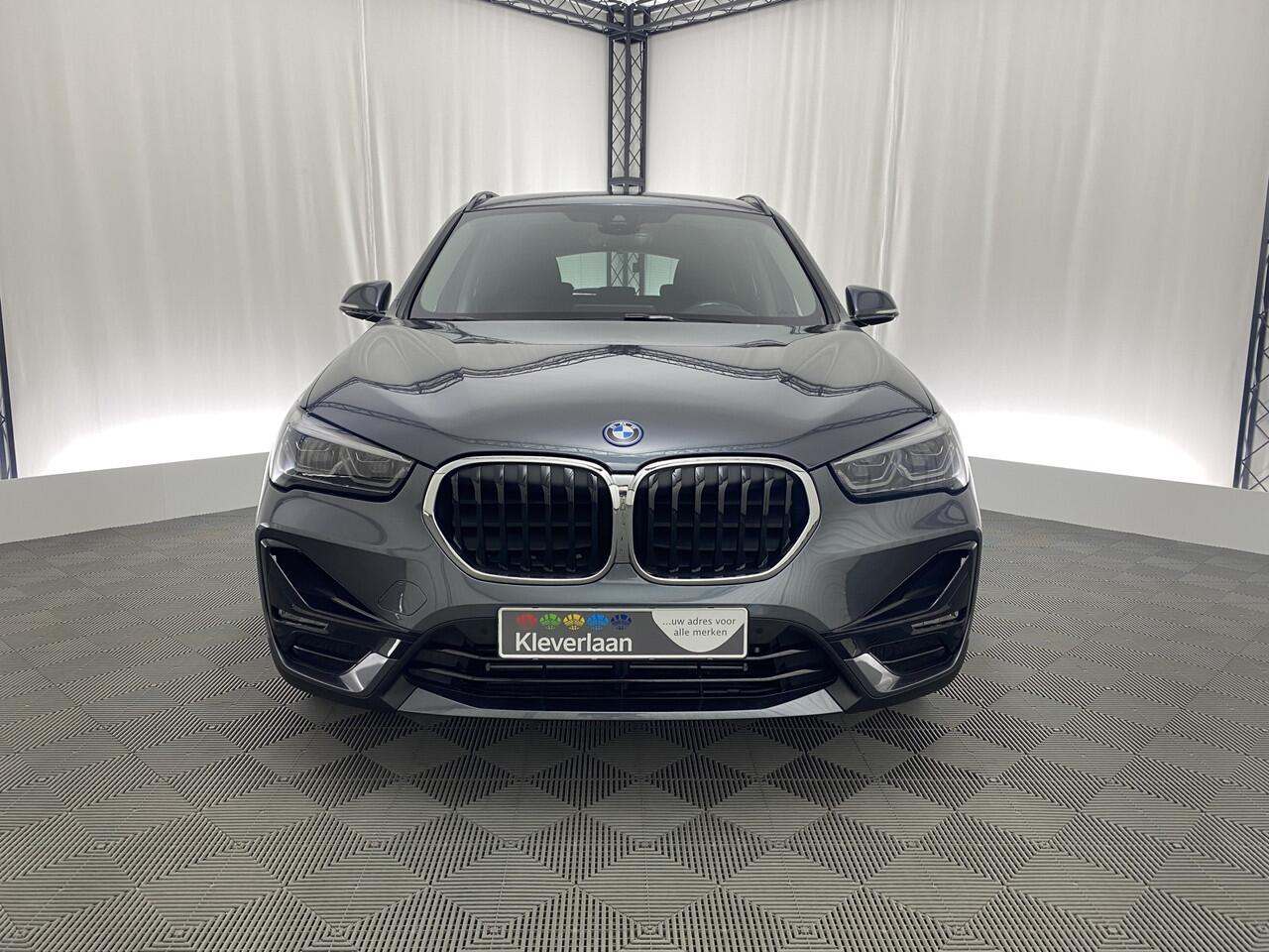 BMW X1 xDrive25e Automaat | Navi | M Stuur | Ambient Lighting | 19'' LMV | Camera |