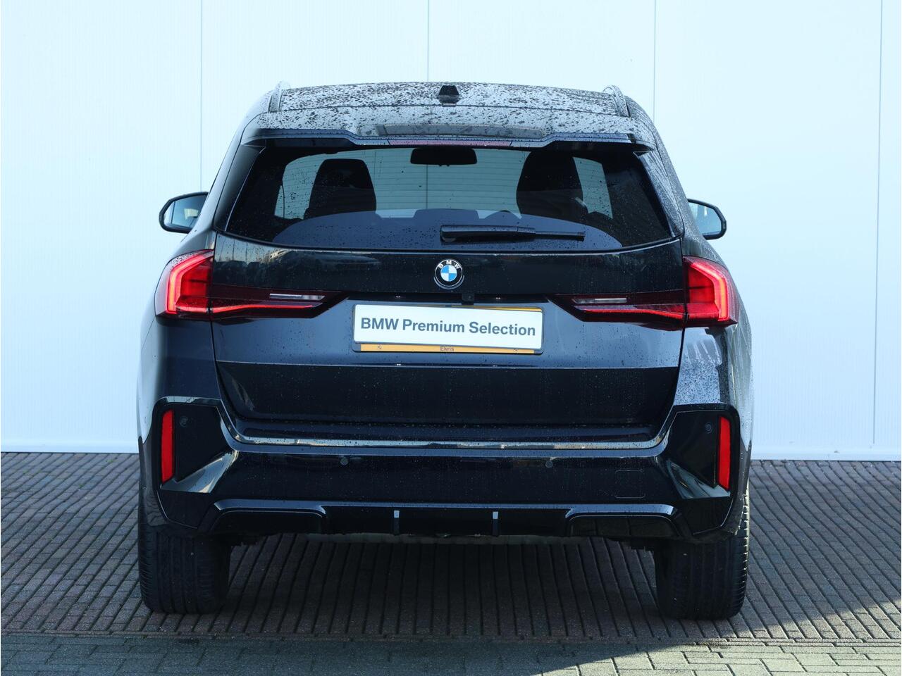 BMW X1 sDrive20i M Sportpakket/ Elektrische Trekhaak/ Sportstoelen/ Sportstoelen/ Getint Glas/ Achteruitrijcamera