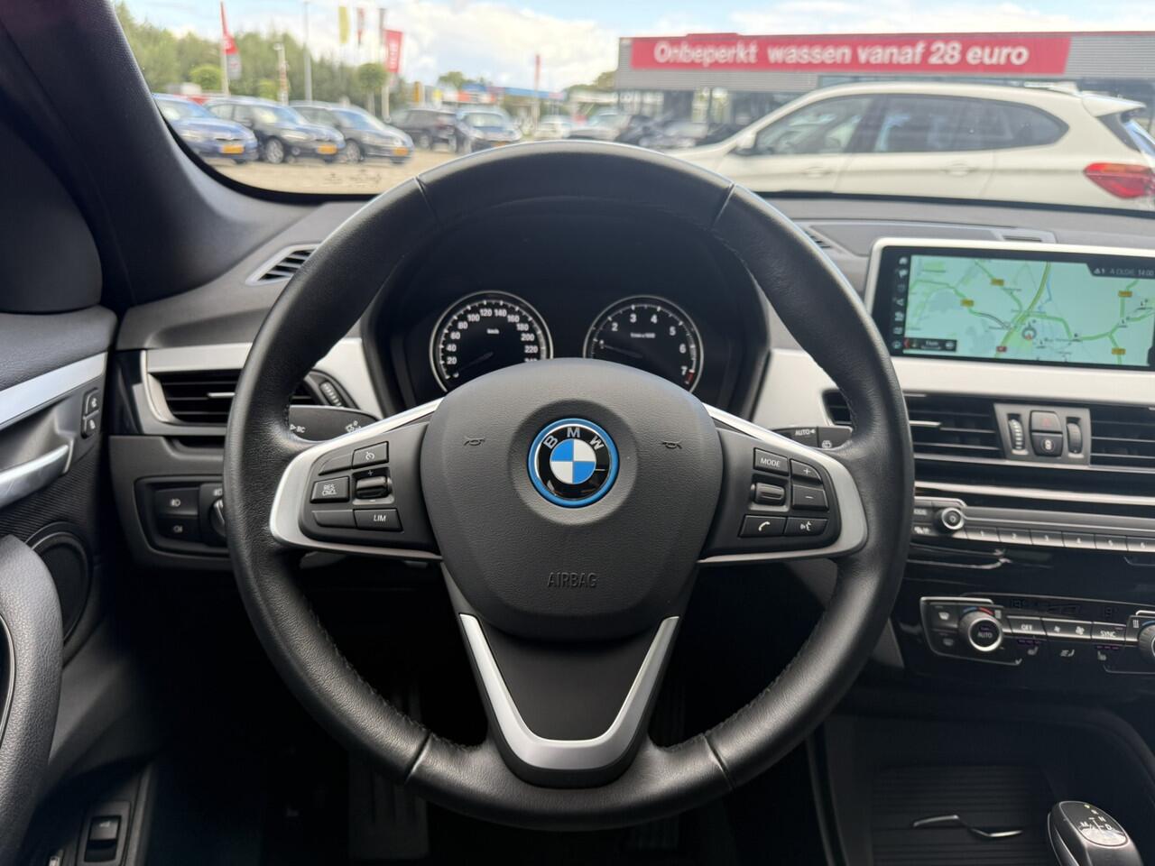 BMW X1 xDrive 25e Advantage Panoramadak Trekhaak LED Achteruitrijcamera Navi Pro HiFi-speakersysteem DAB