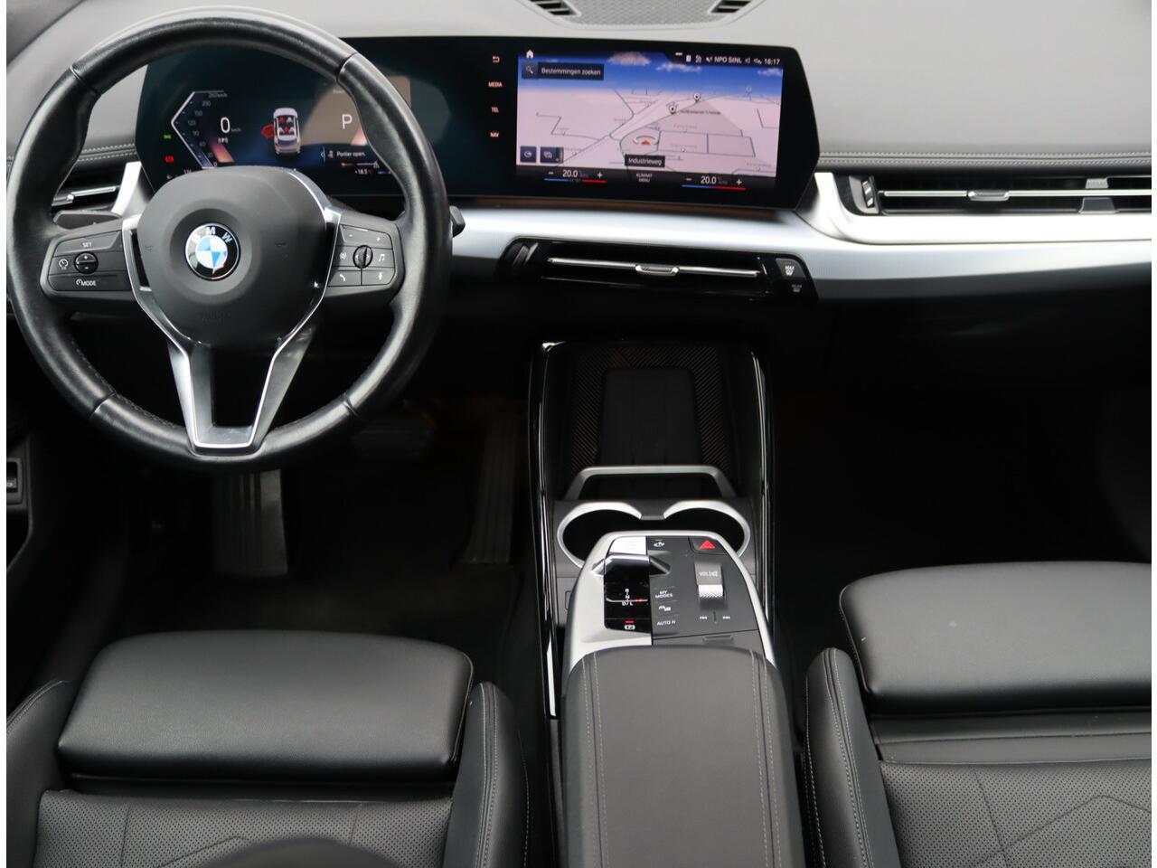 BMW X1 sDrive18i | Leder | Trekhaak | Parkeercamera | Keyless | Org. NL