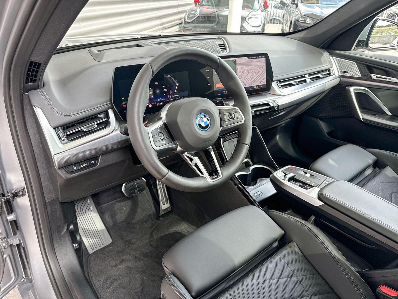 BMW X1 xDrive25e M Sportpakket Pro / Innovation Pack / Comfort Pack / Travel Pack / Panoramadak / Trekhaak