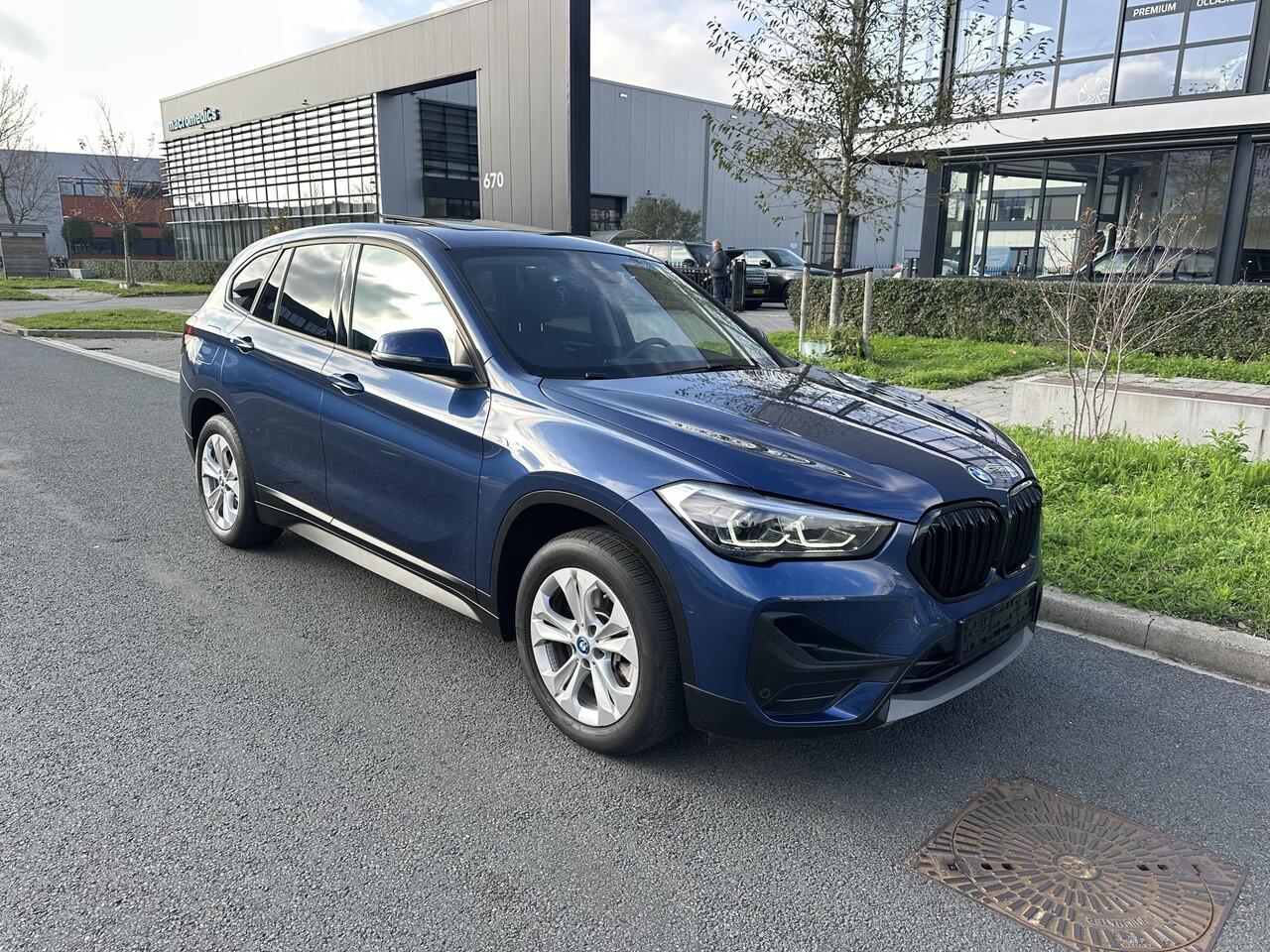 BMW X1 xDrive25e Executive Pano, Elek stoelverstelling, Trekhaak