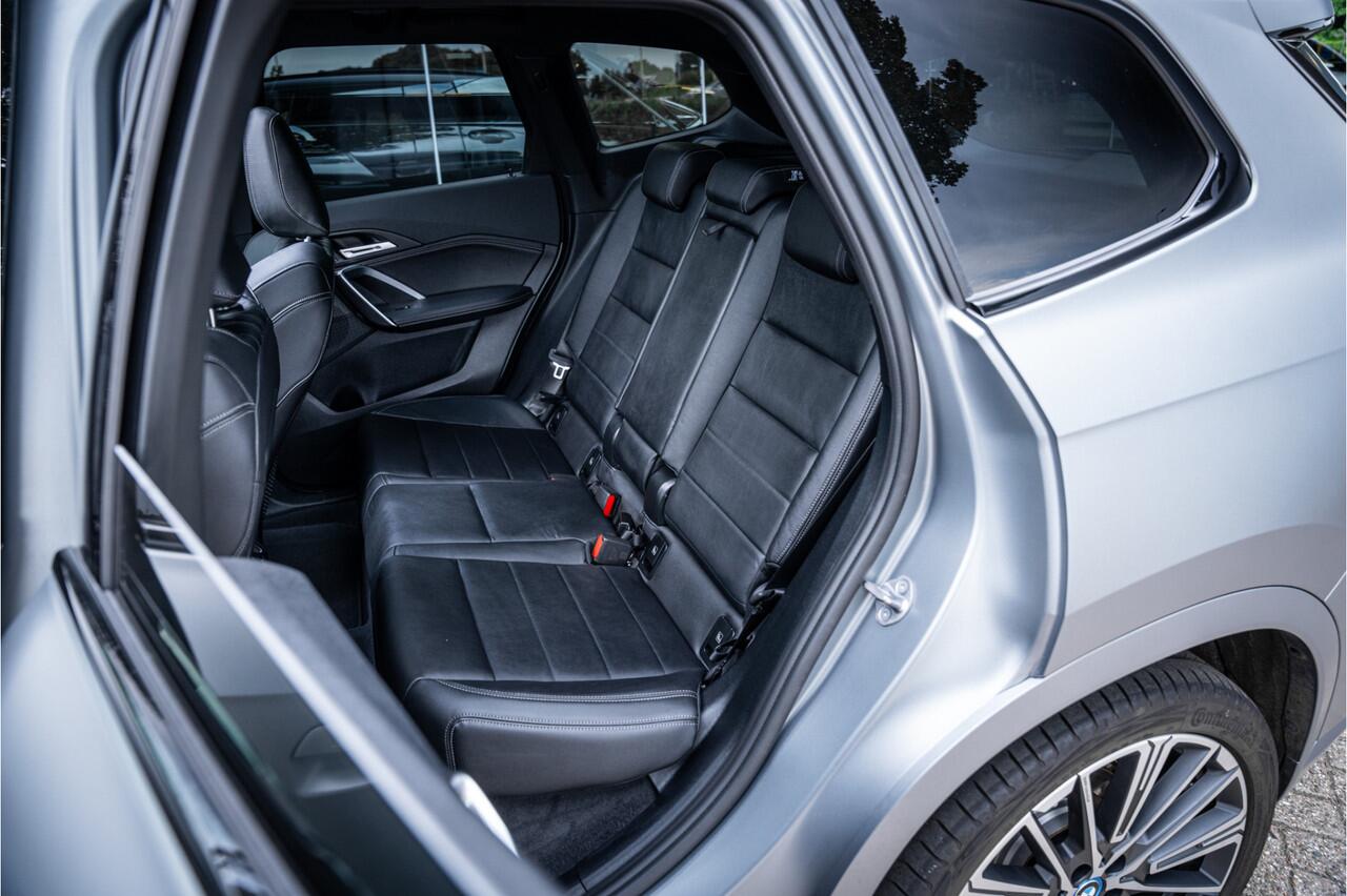 BMW X1 xDrive30e ** Panodak ** Innovation ** Driving Assistant NP 74K ** 1.800kg trekgewicht! Tot 98km elektrisch bereik