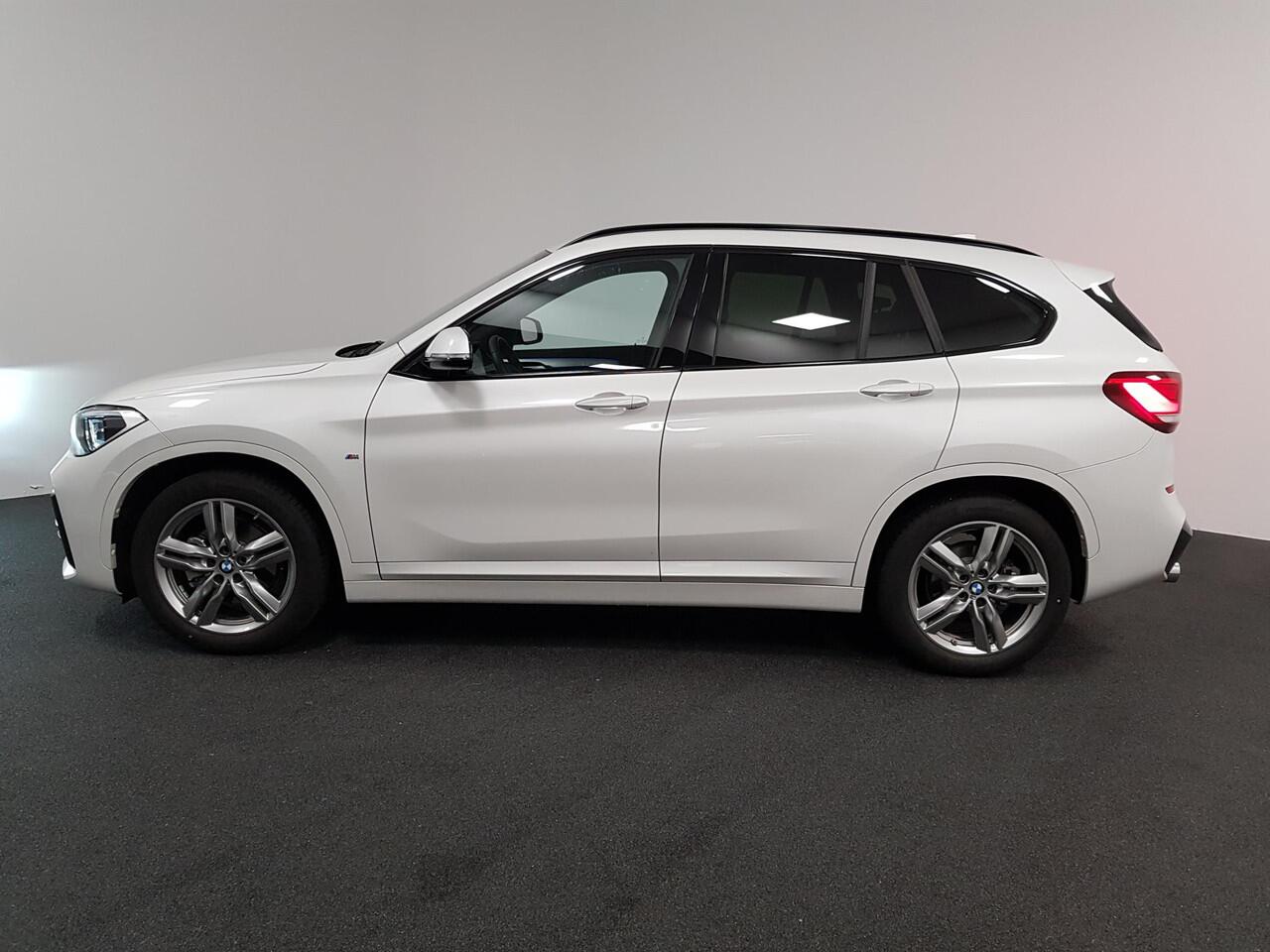 BMW X1 sDrive18i Steptronic M-Sport Executive Lederen Bekleding Navigatie Climate Control Camera Parkeer Sensoren